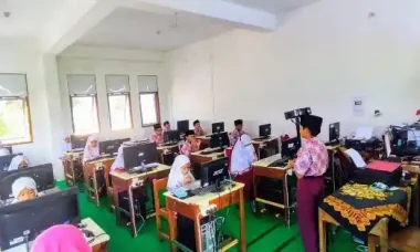 meningkatkan daya saing sekolah